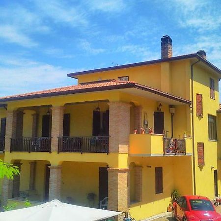 Apartamento Il Girasole Castel Ritaldi Exterior foto