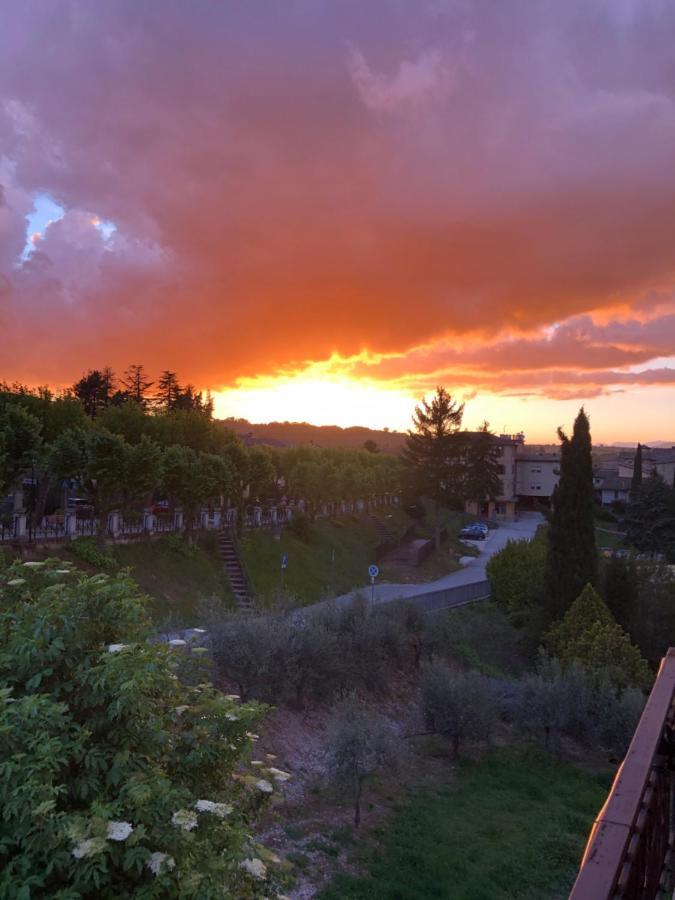 Apartamento Il Girasole Castel Ritaldi Exterior foto