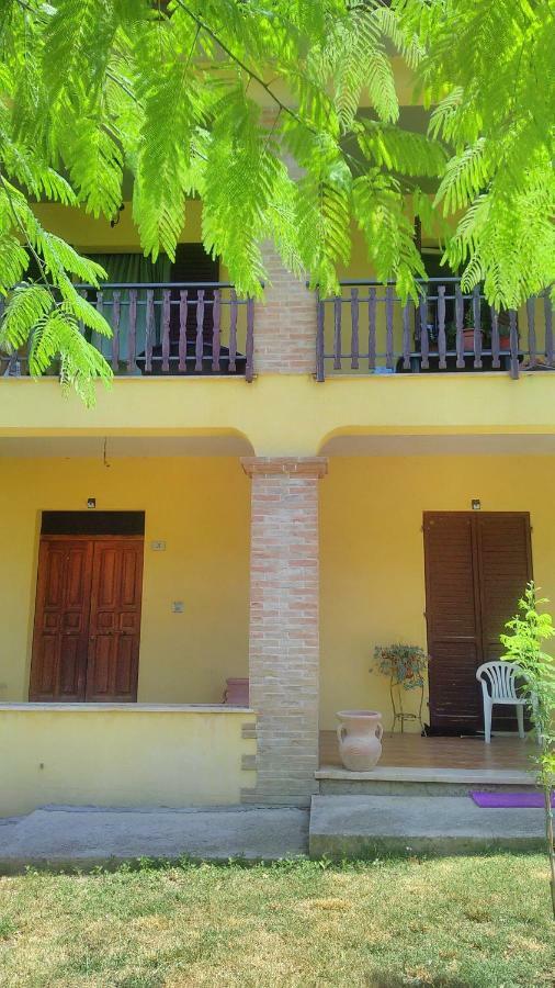 Apartamento Il Girasole Castel Ritaldi Exterior foto