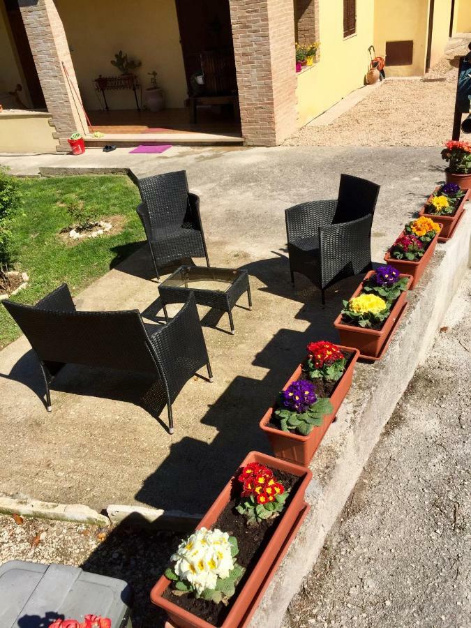 Apartamento Il Girasole Castel Ritaldi Exterior foto