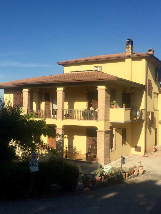 Apartamento Il Girasole Castel Ritaldi Exterior foto