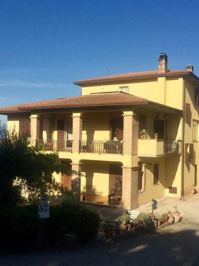 Apartamento Il Girasole Castel Ritaldi Exterior foto