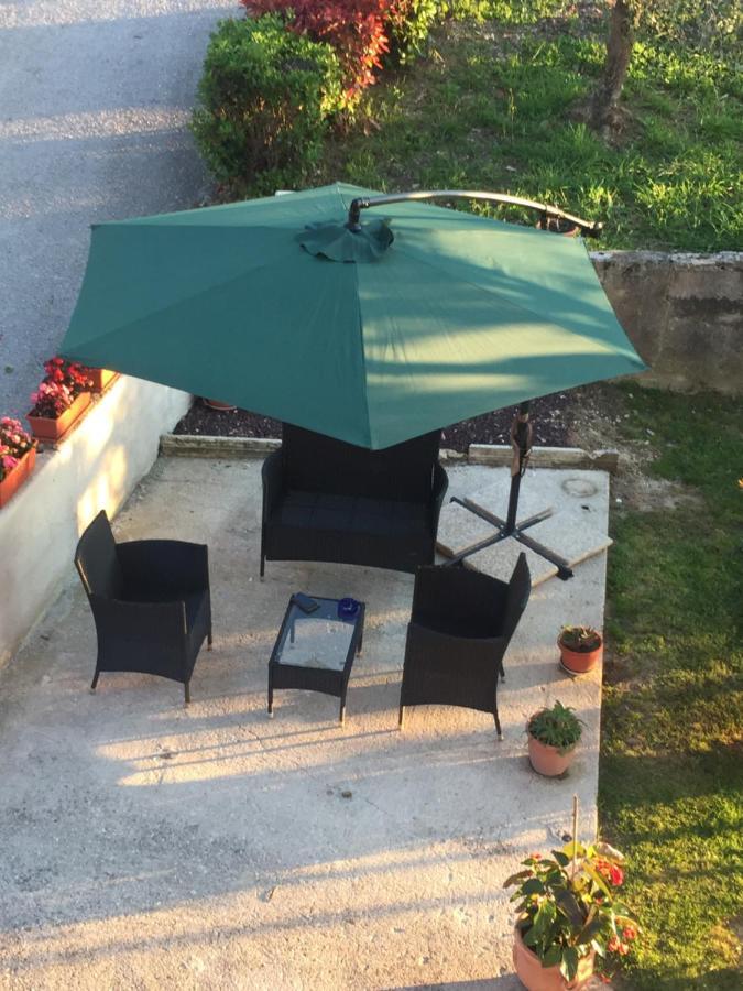 Apartamento Il Girasole Castel Ritaldi Exterior foto