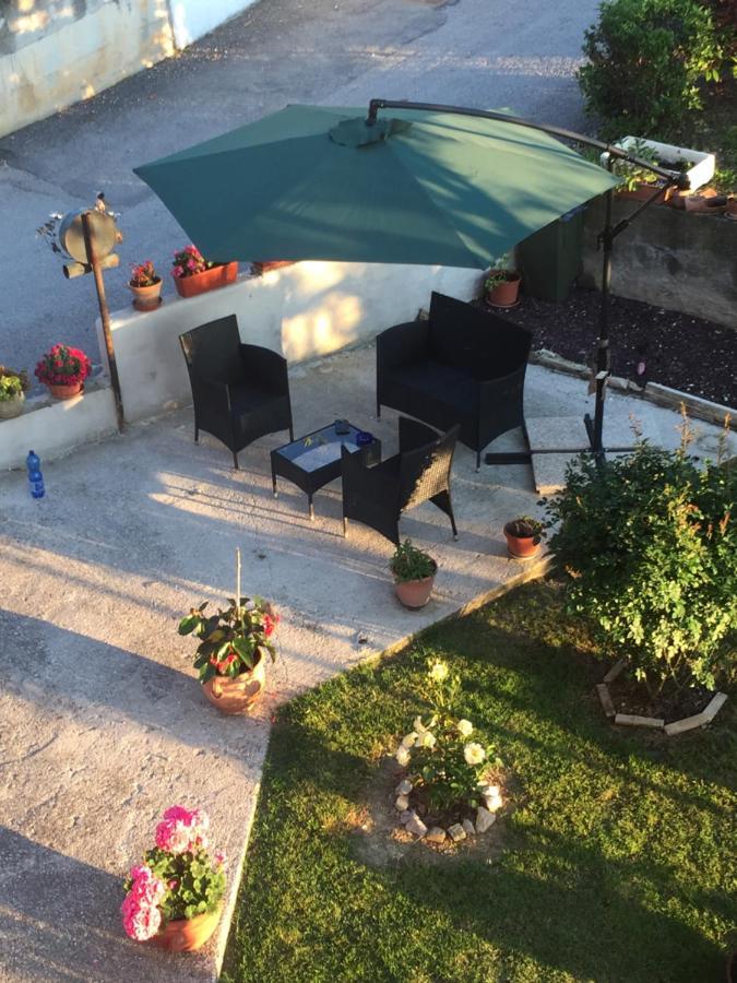 Apartamento Il Girasole Castel Ritaldi Exterior foto